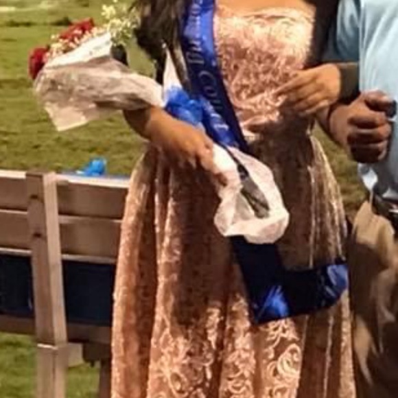 Prom dress size 4-6 , pictures do not do this dress justice ! - Picture 3 of 3